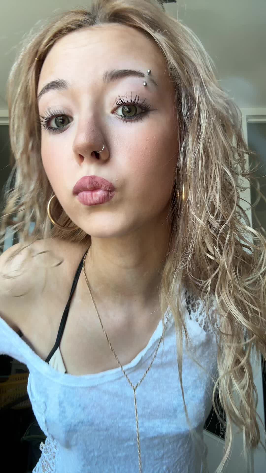 @🦄