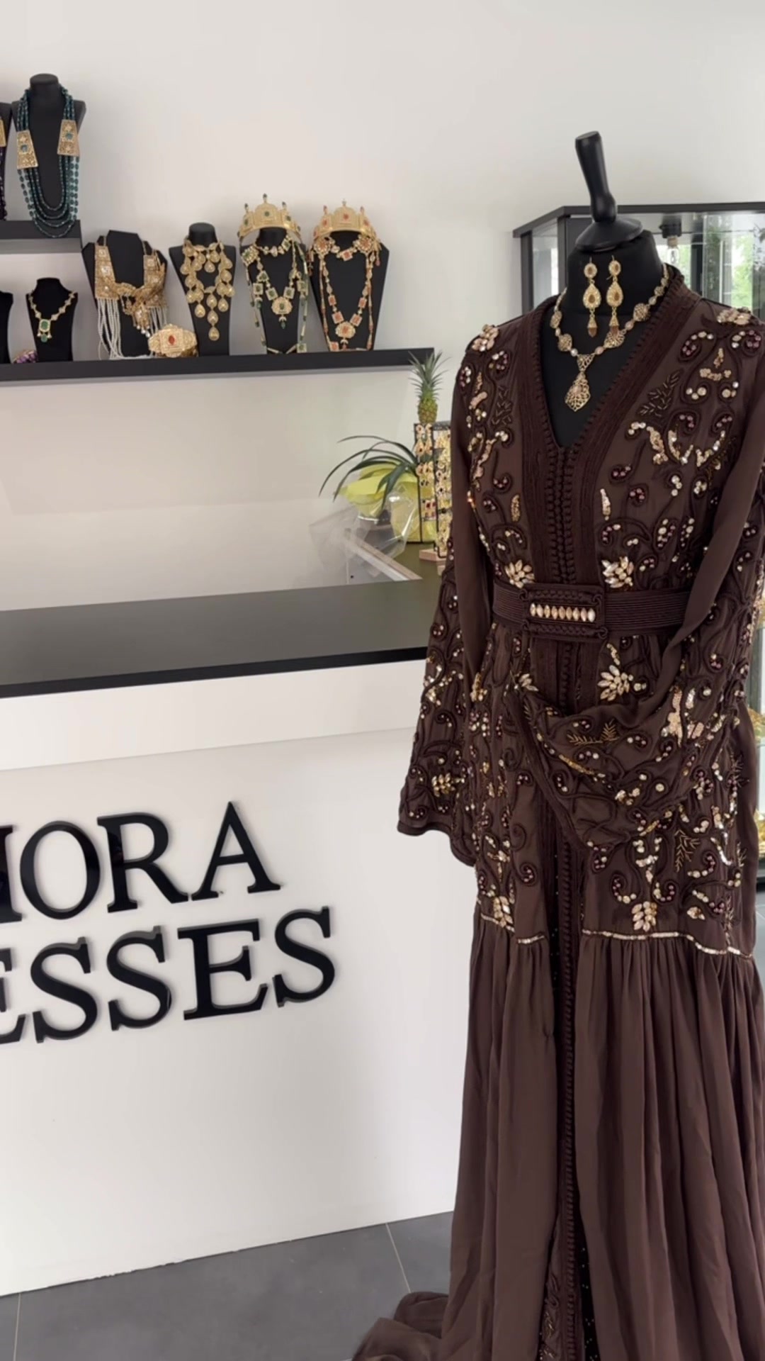 @Amora.Dresses