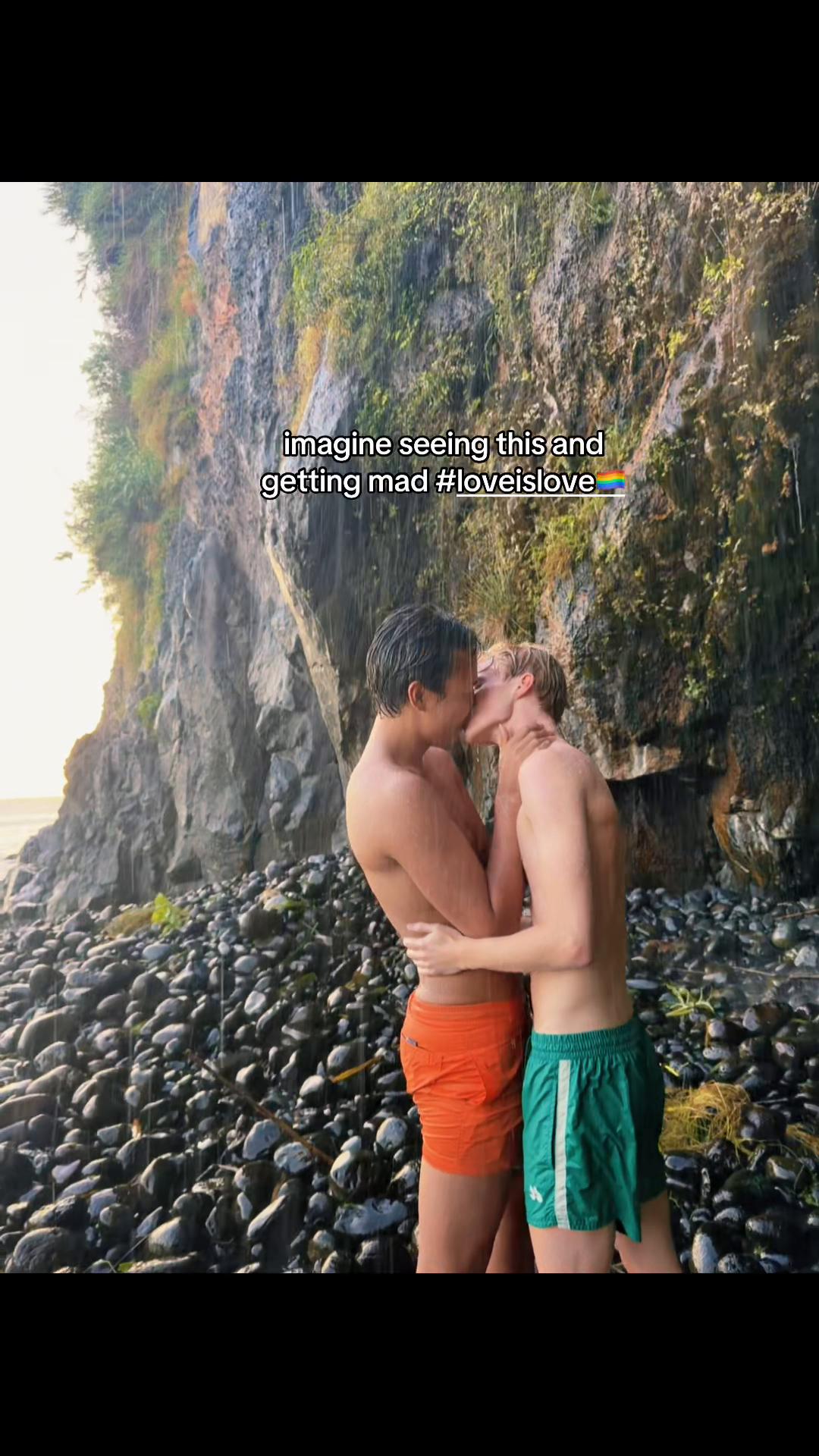 @elisedrinksalmondmilk
