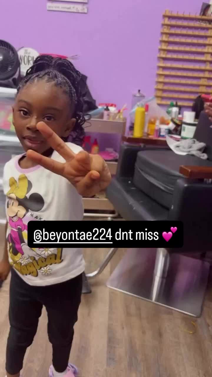 @AmomentWithDanni