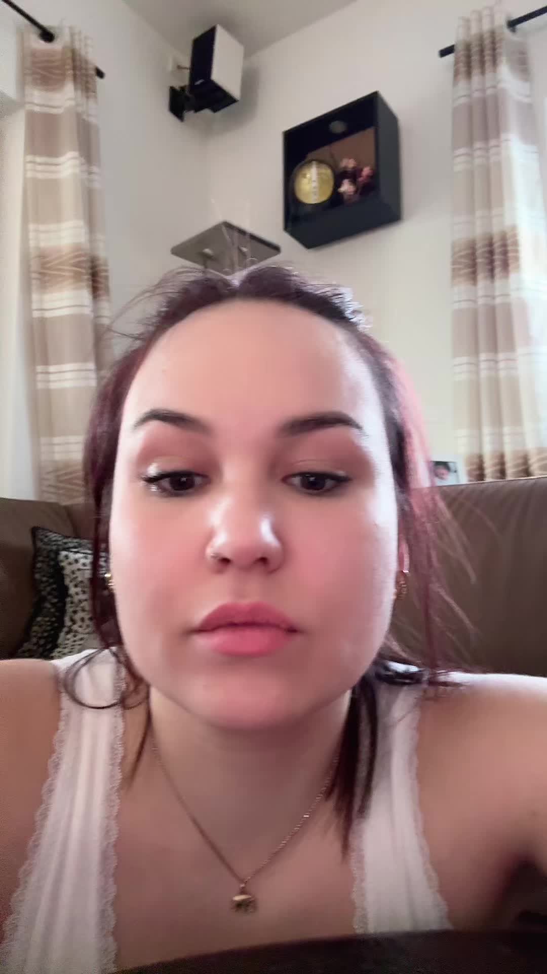 @laurassoberlife