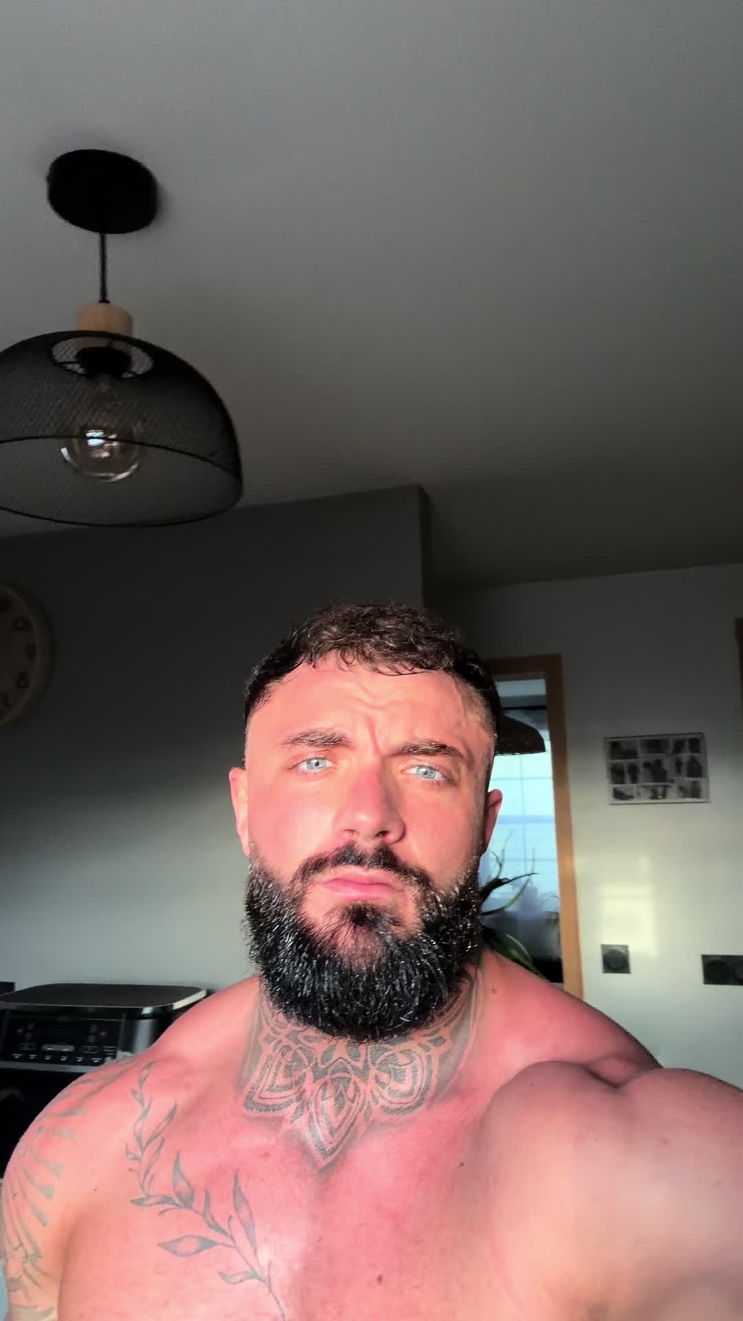 @Venzira