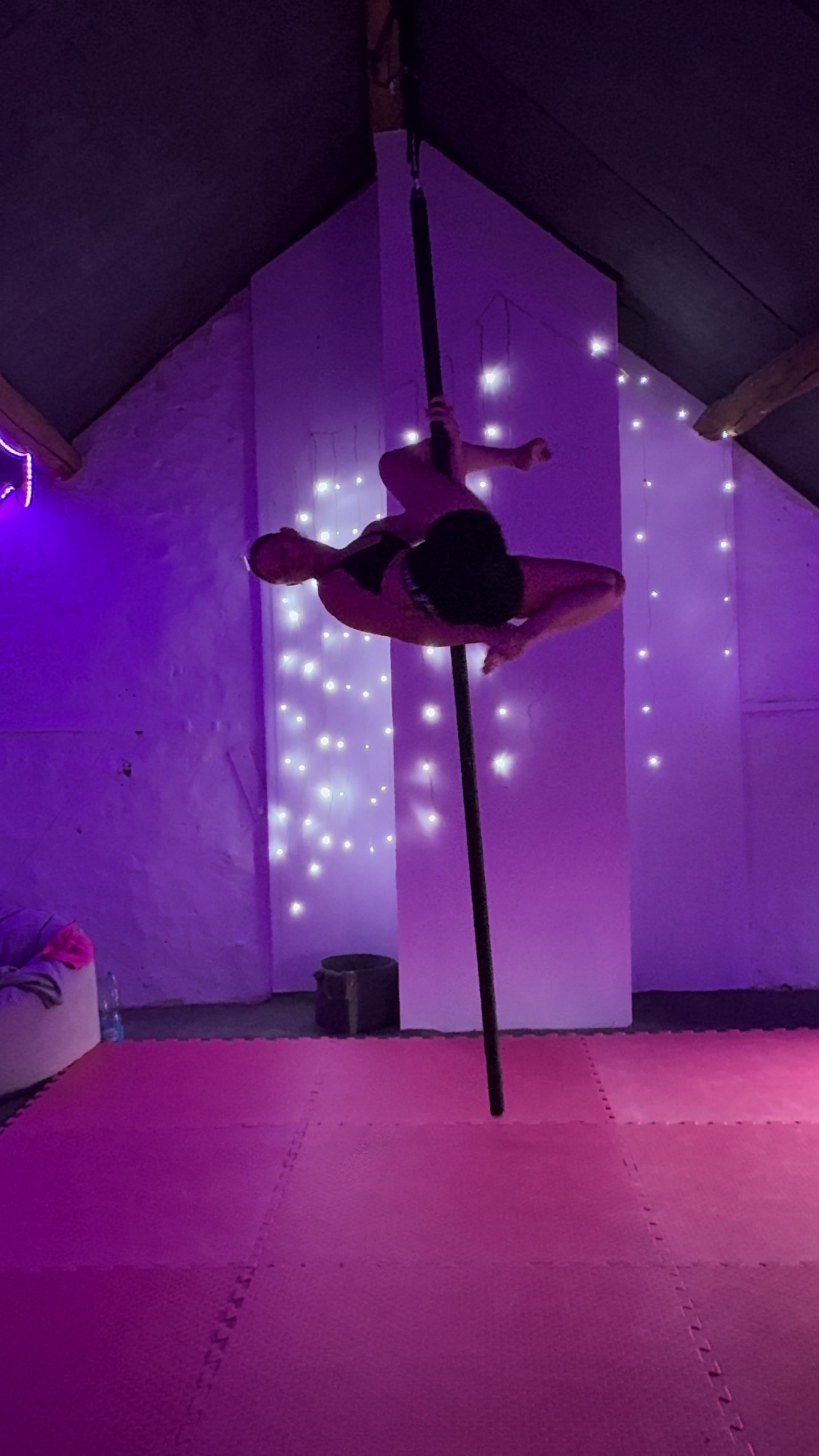 @Marine_moonlight_pole