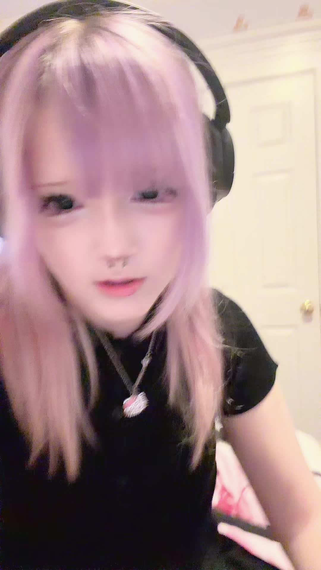 @(▀▀̮▀) Me: