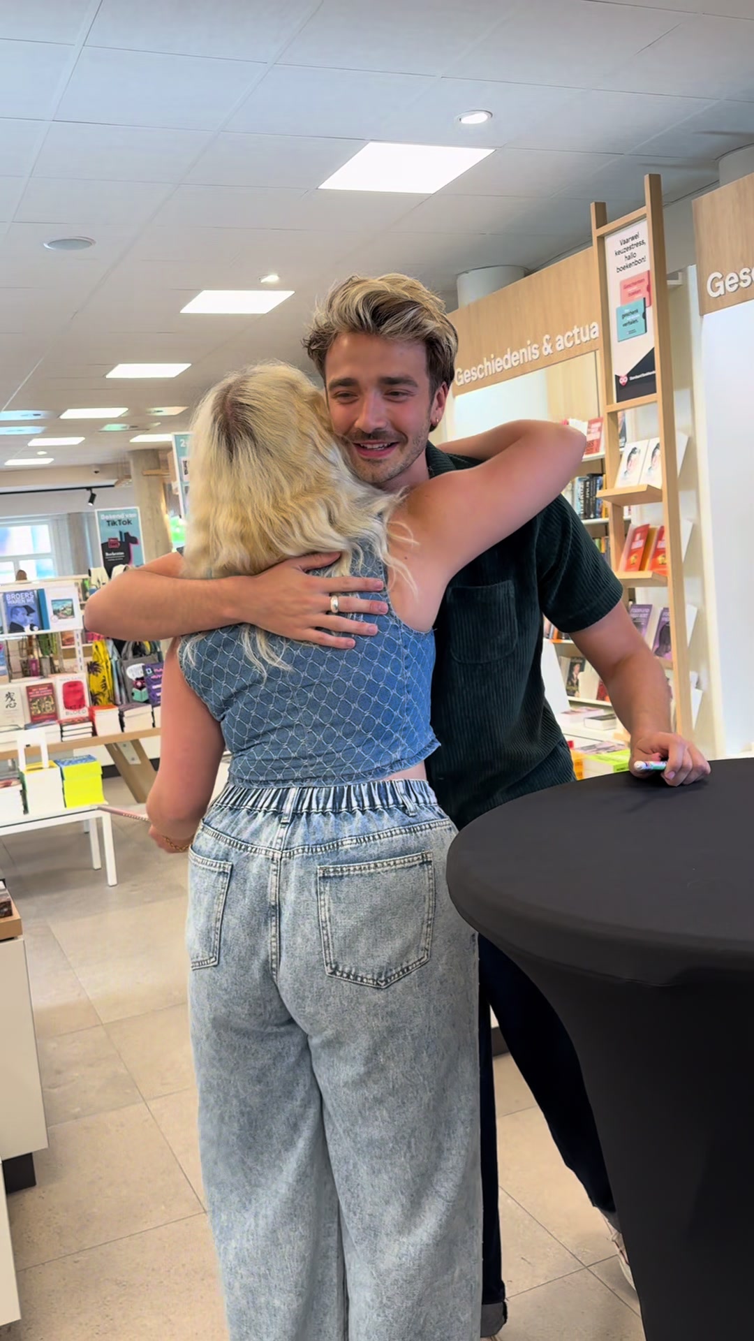 @Kimberley (FANGIRL)
