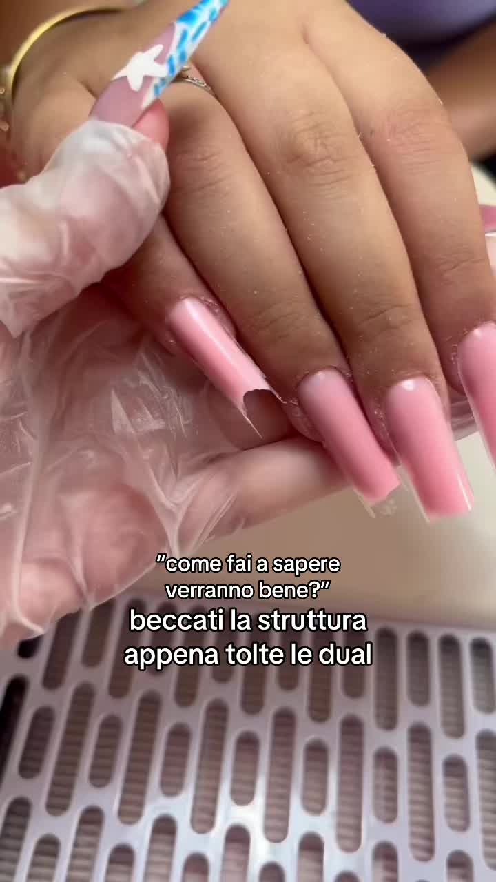 @V4neess.a