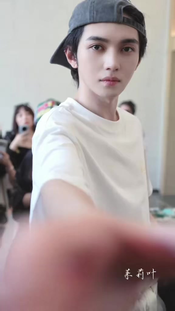 @๐ ๐๐ฌ๐ฌ๐๐ ๐๐๐๐_ๅถ็็ถ ๐ฆ