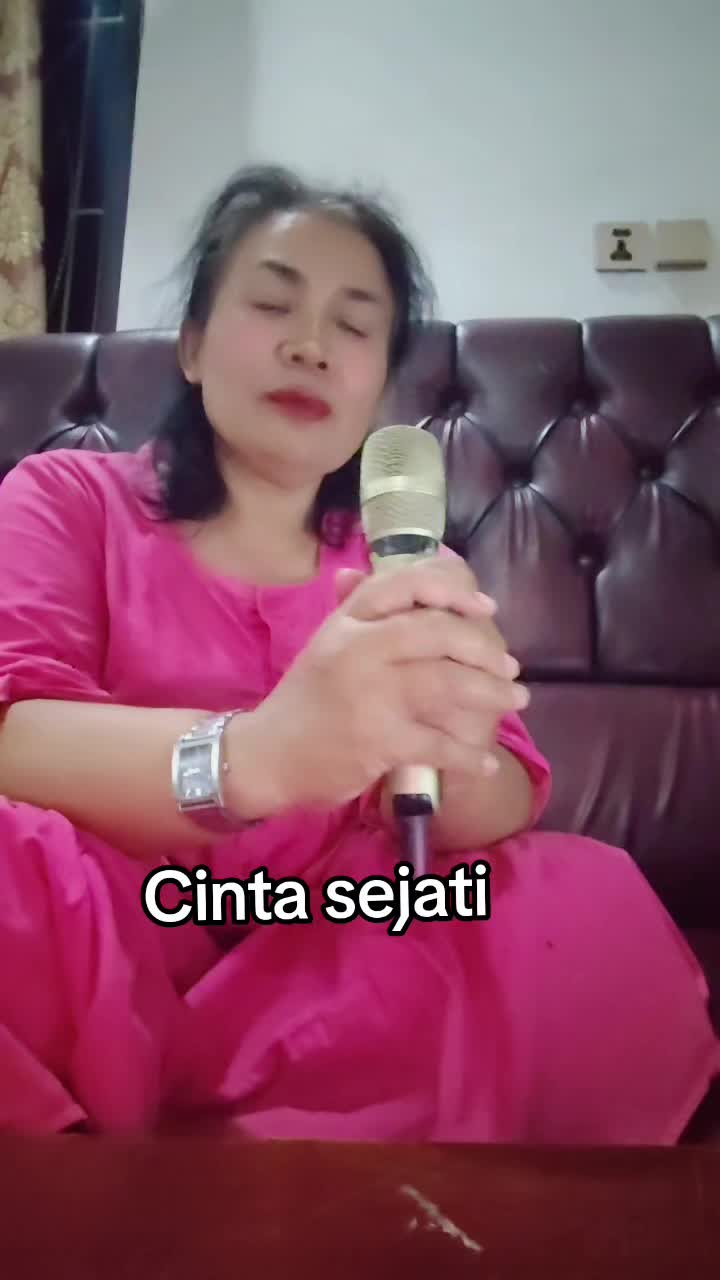 @QueenaMonza