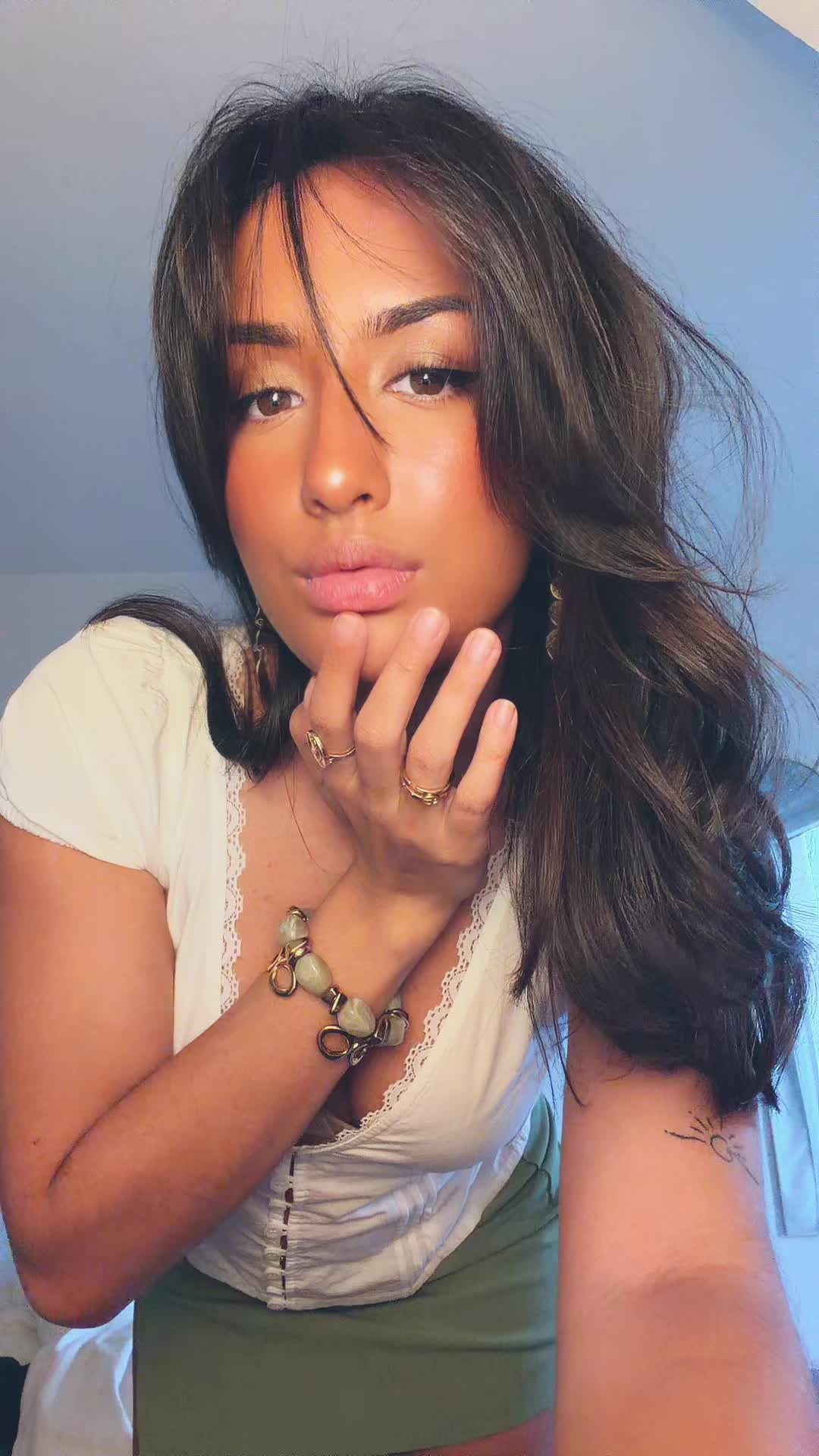 @Bella