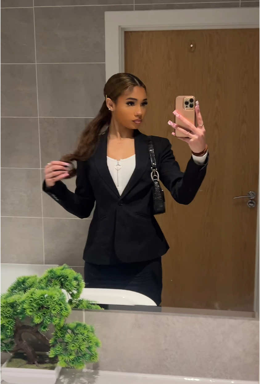 @𝓐𝓶𝓫𝓮𝓻