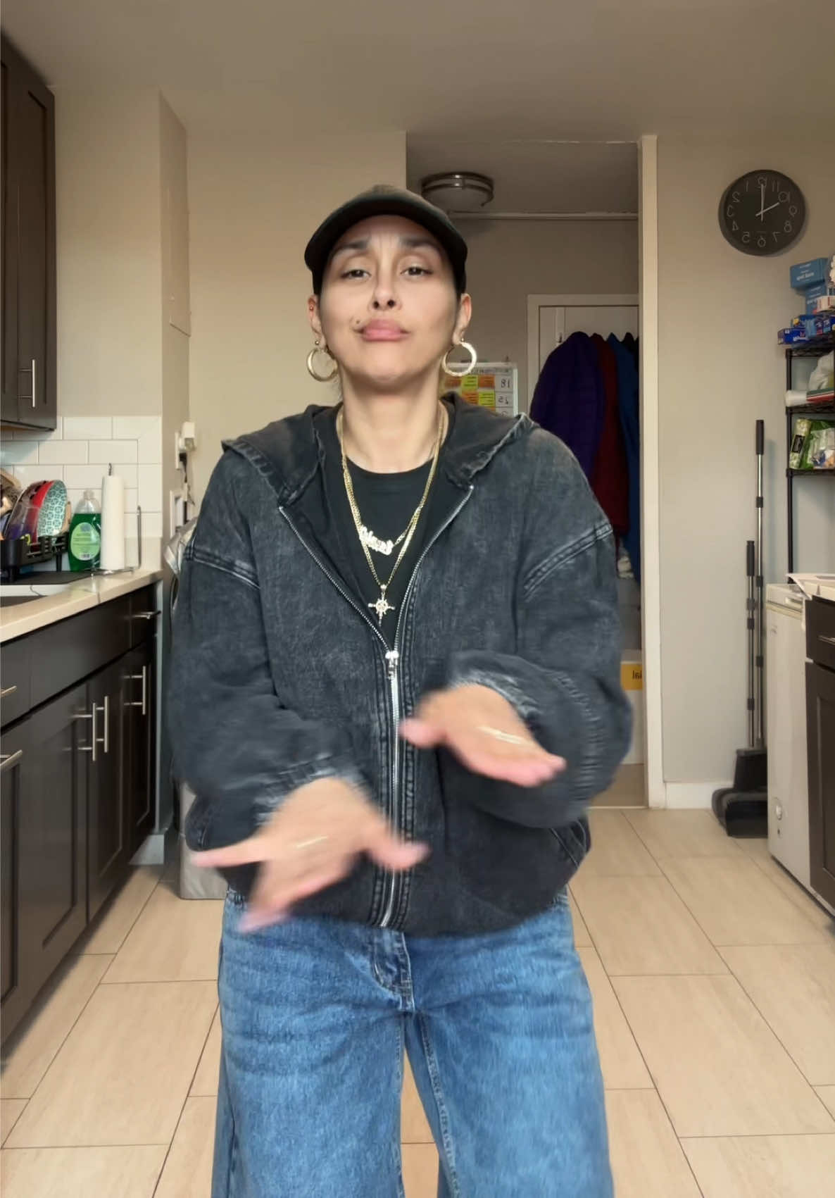 @momof4