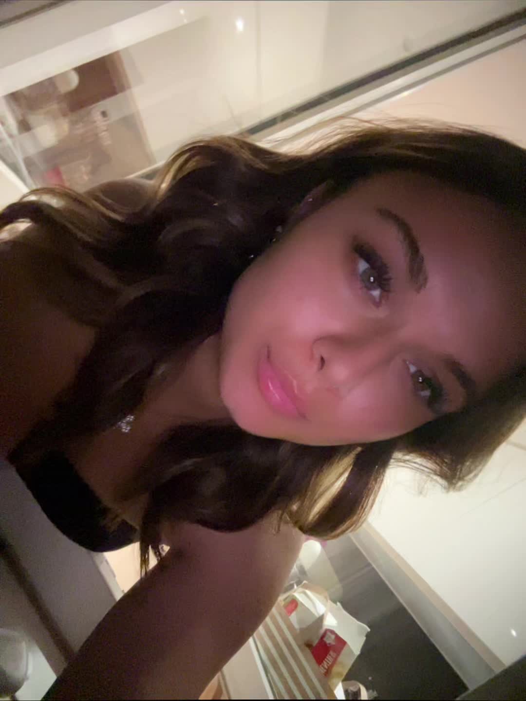 @_elena_
