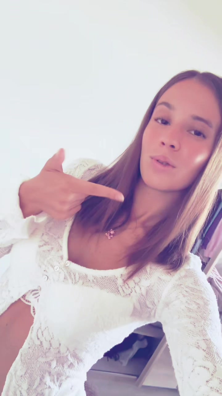 @camille_rochette