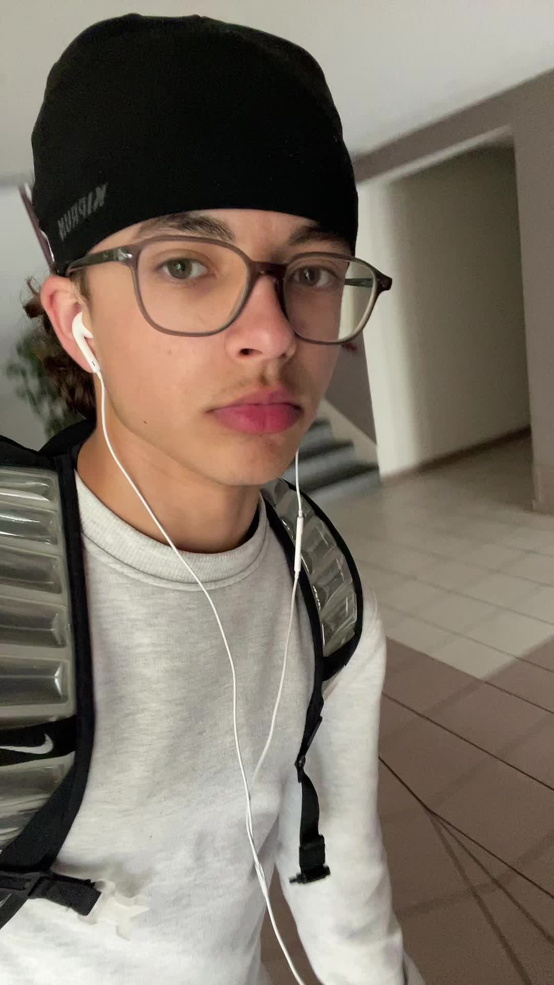 @⃟