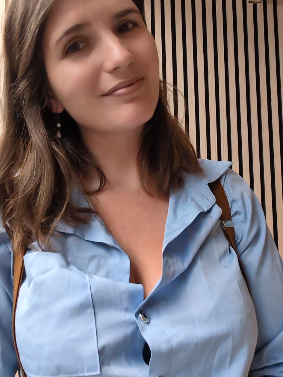 @justme-elena