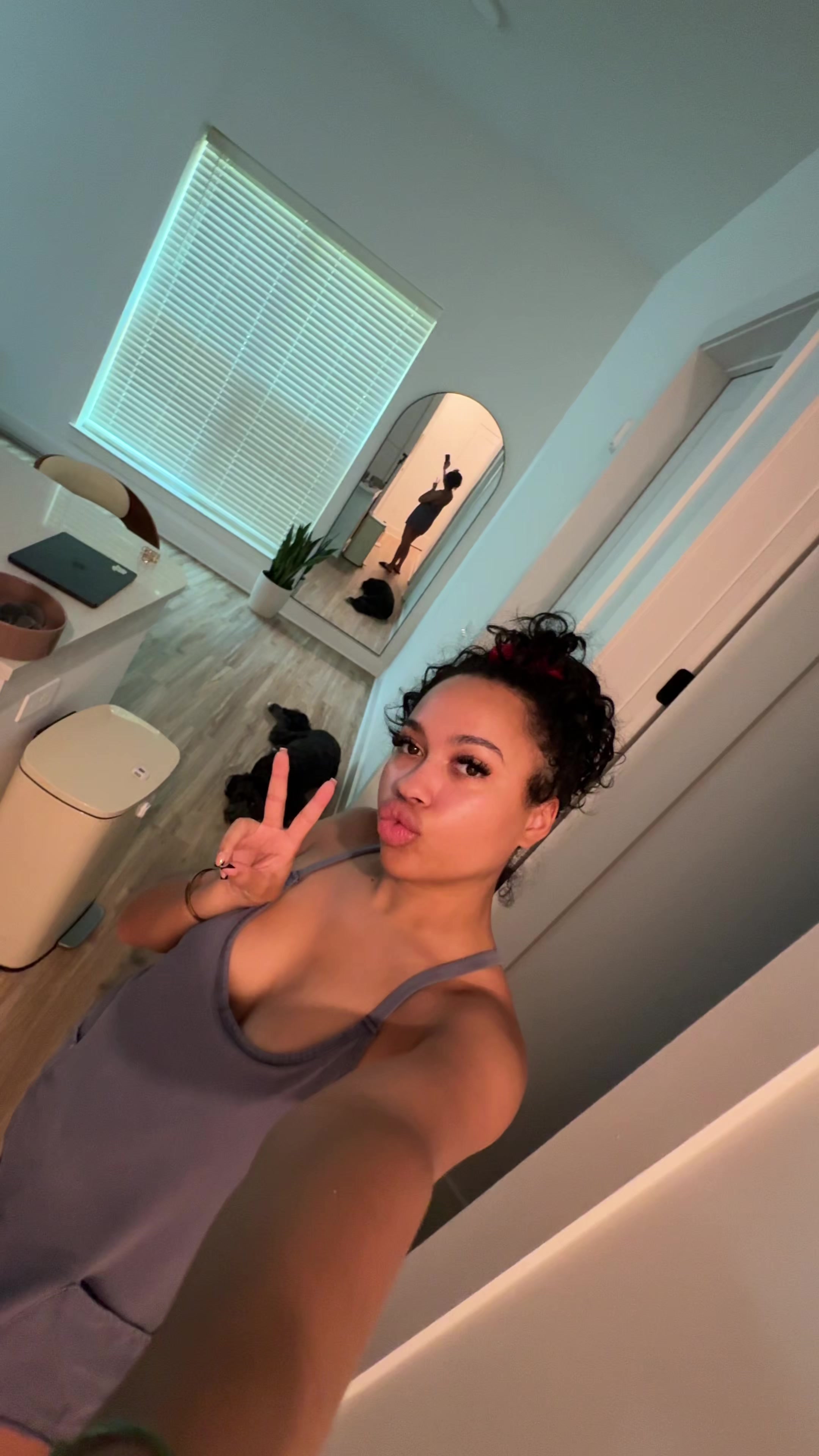 @Bella
