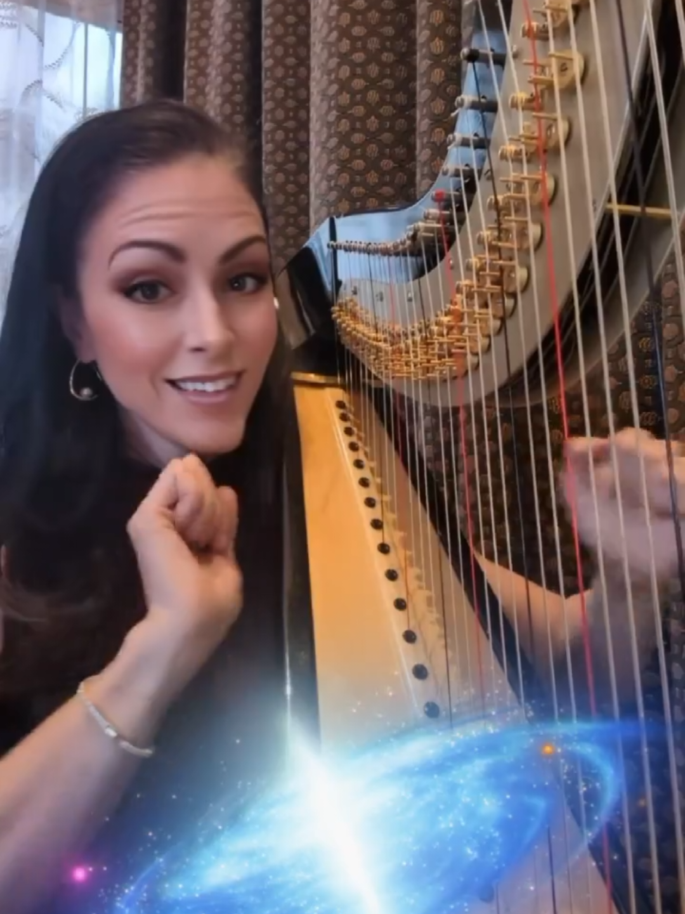 @hillarytheharpist