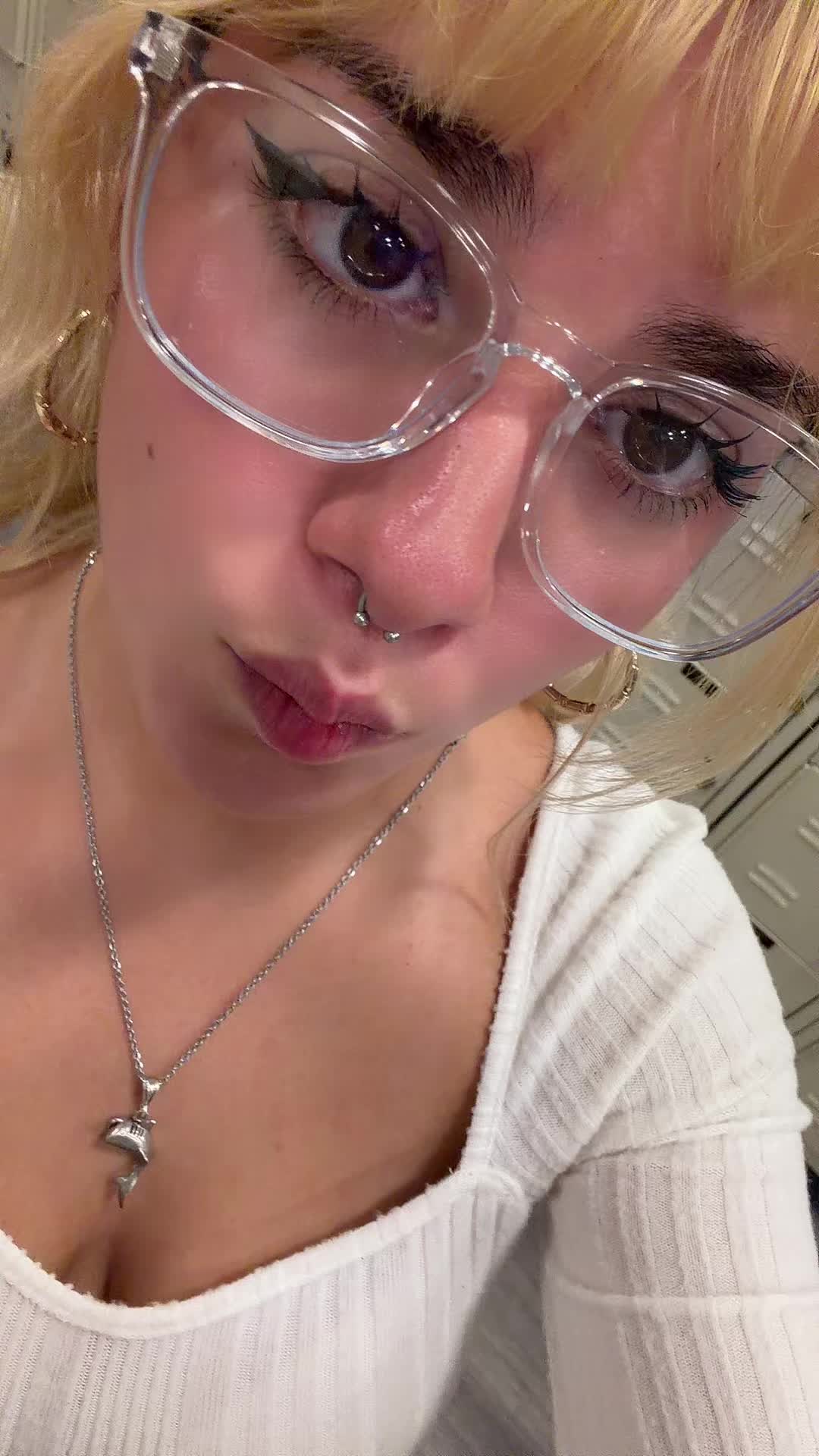@moonsharkk