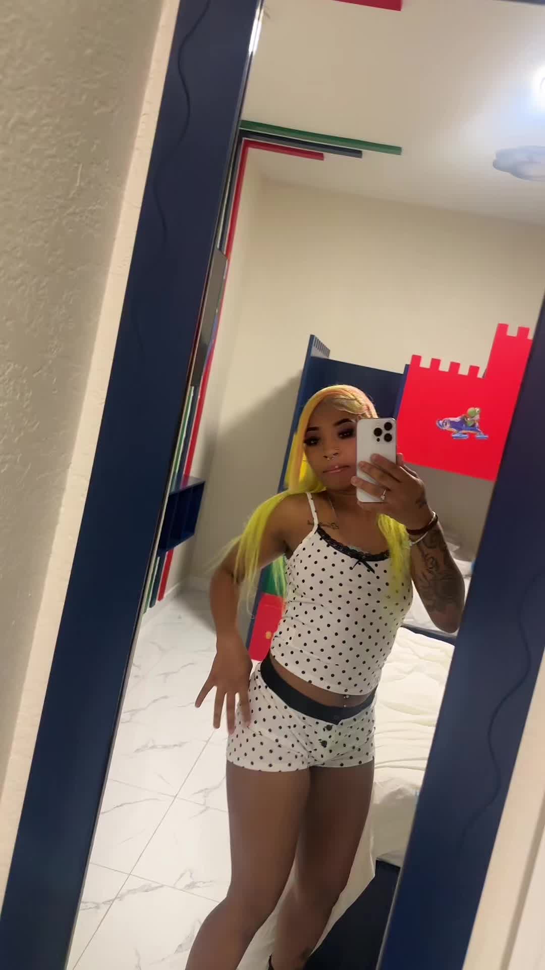 @👩🏽&zwj;❤️&zwj;💋&zwj;👩🏽