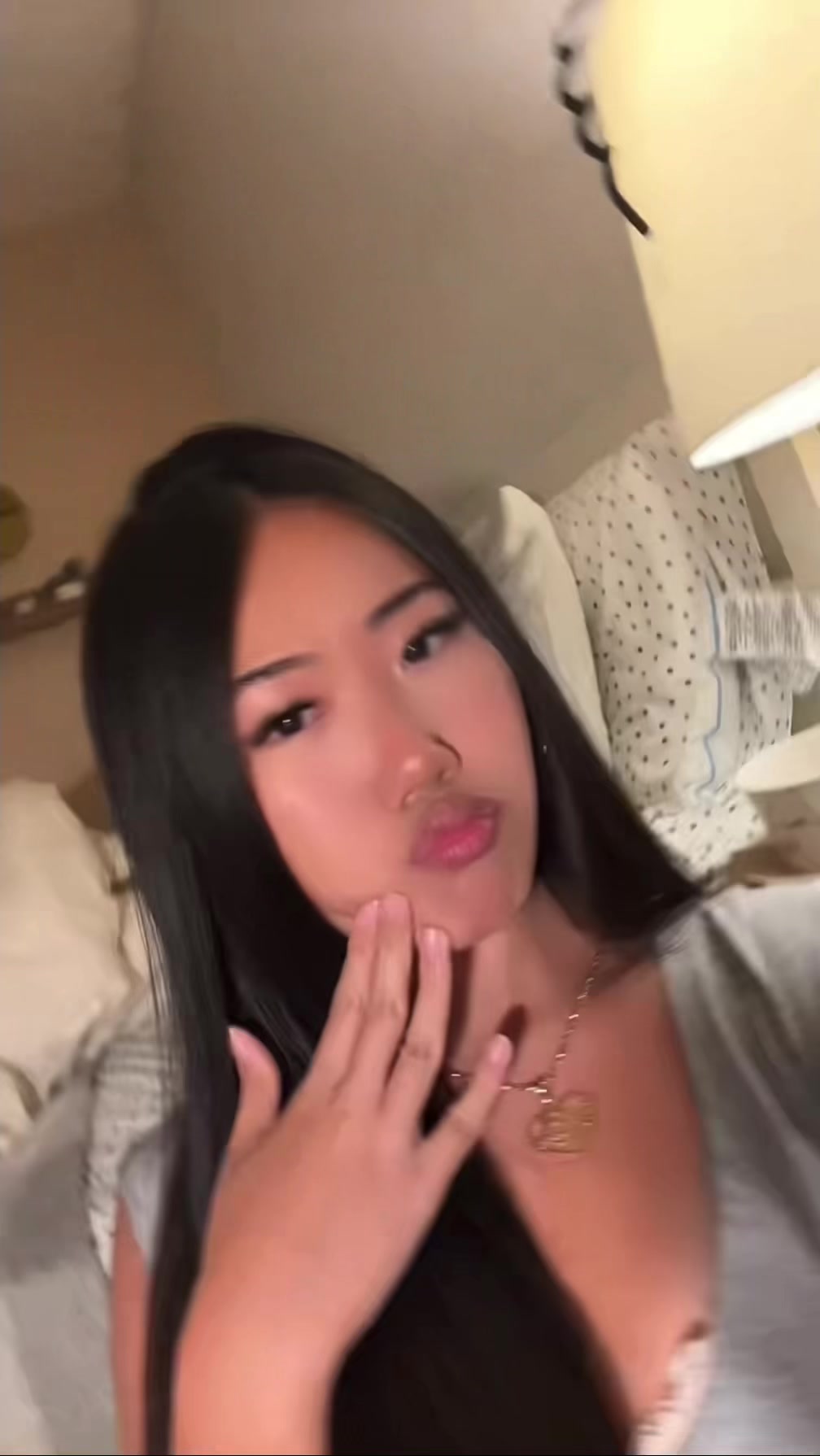 @￼