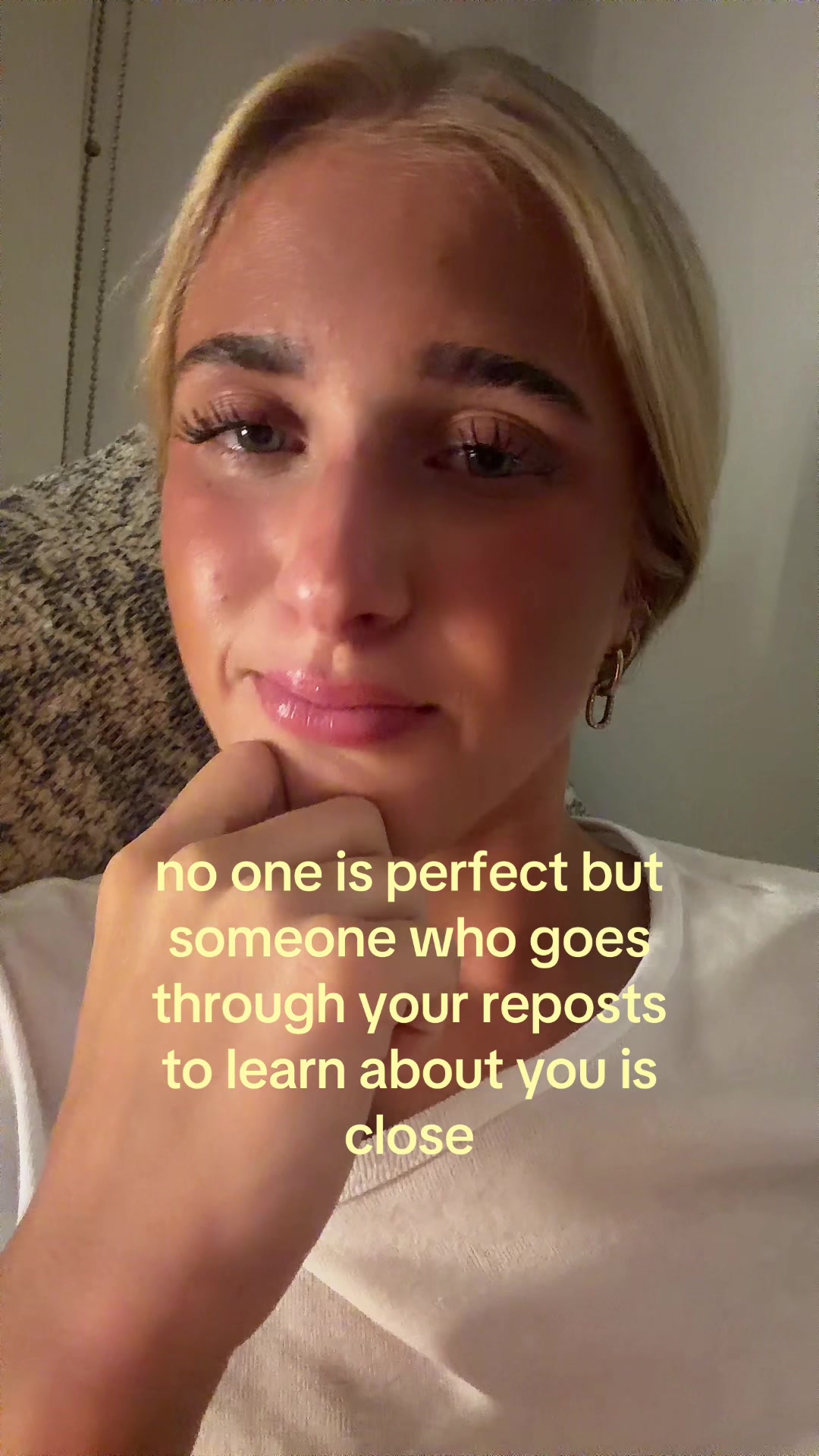 @theelliebarker