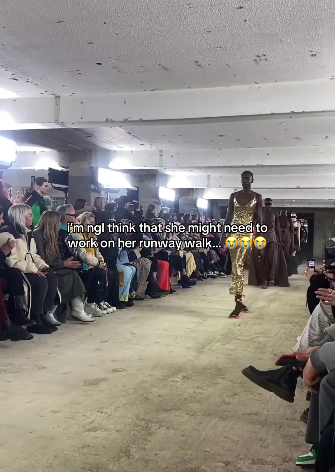 @0fftherunway