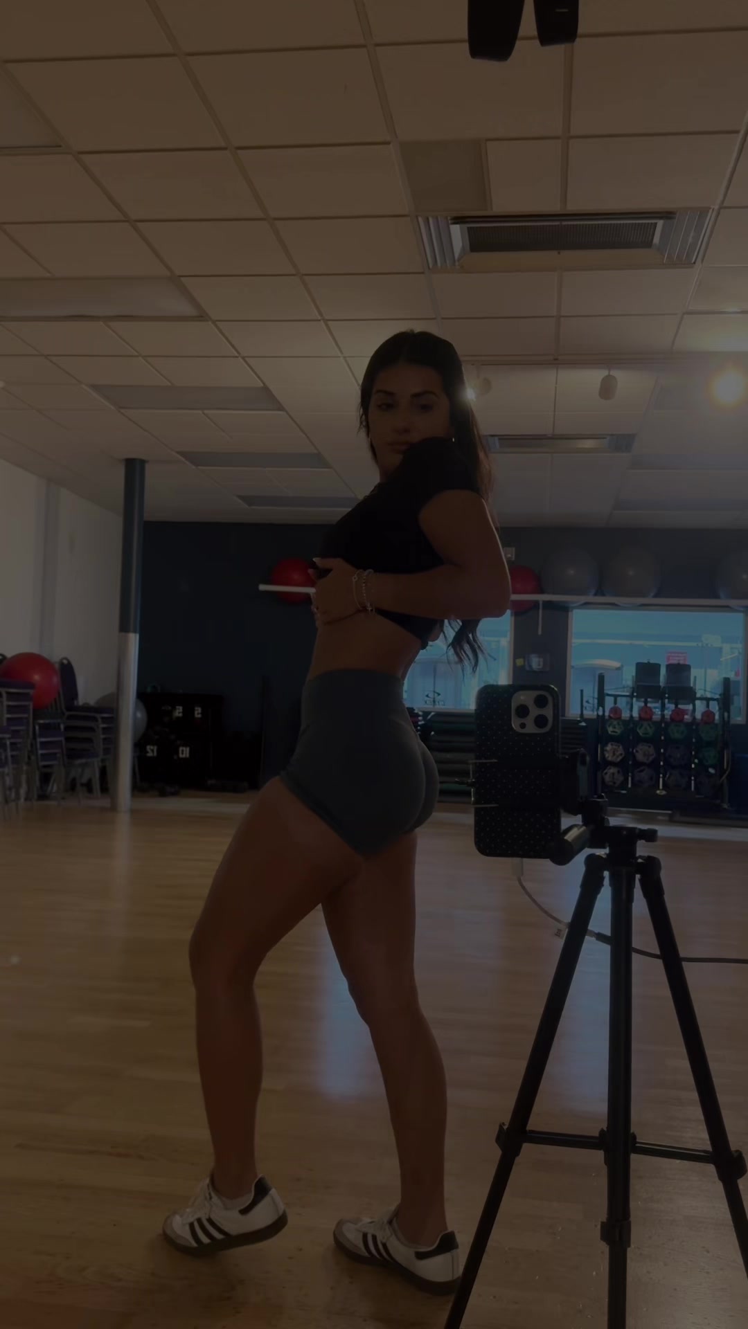 @bella