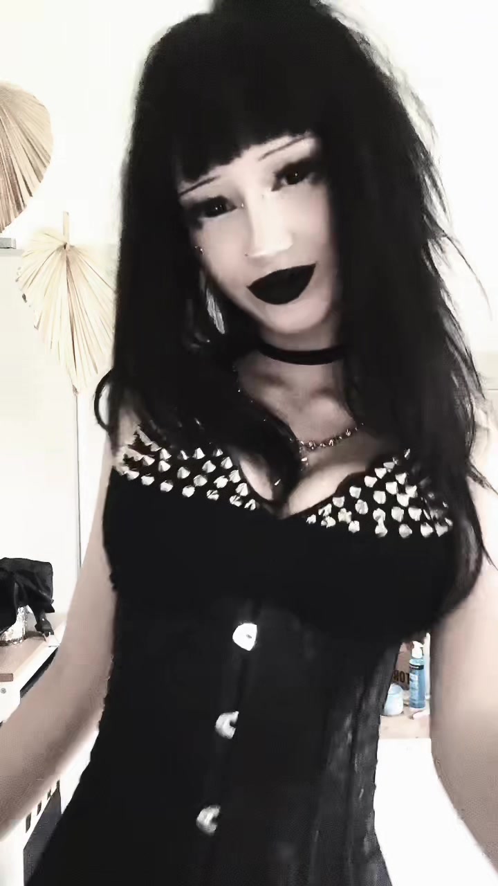 @⊝