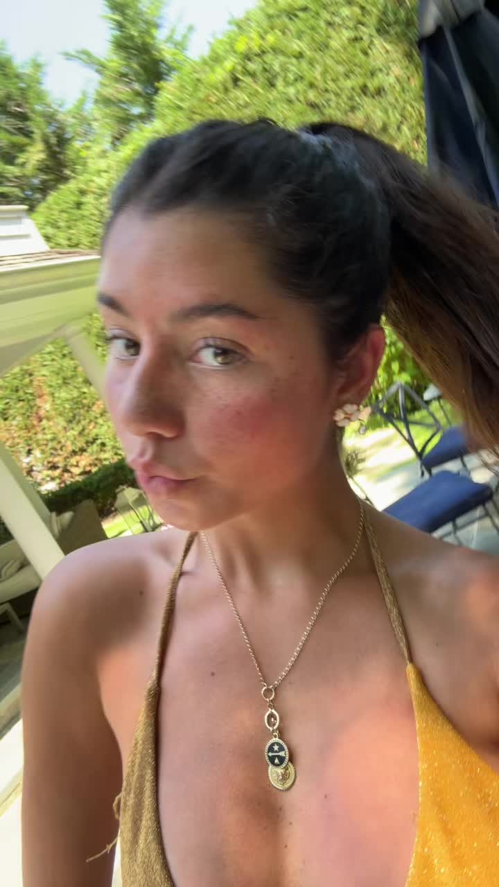 @Chloee!!