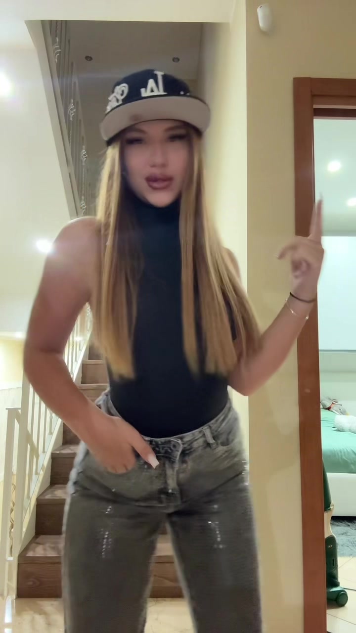 @👩🏻🦰