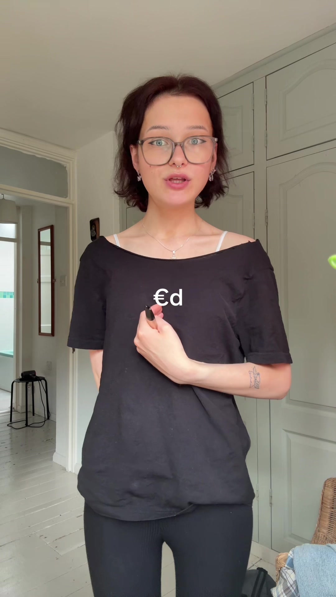 @￴