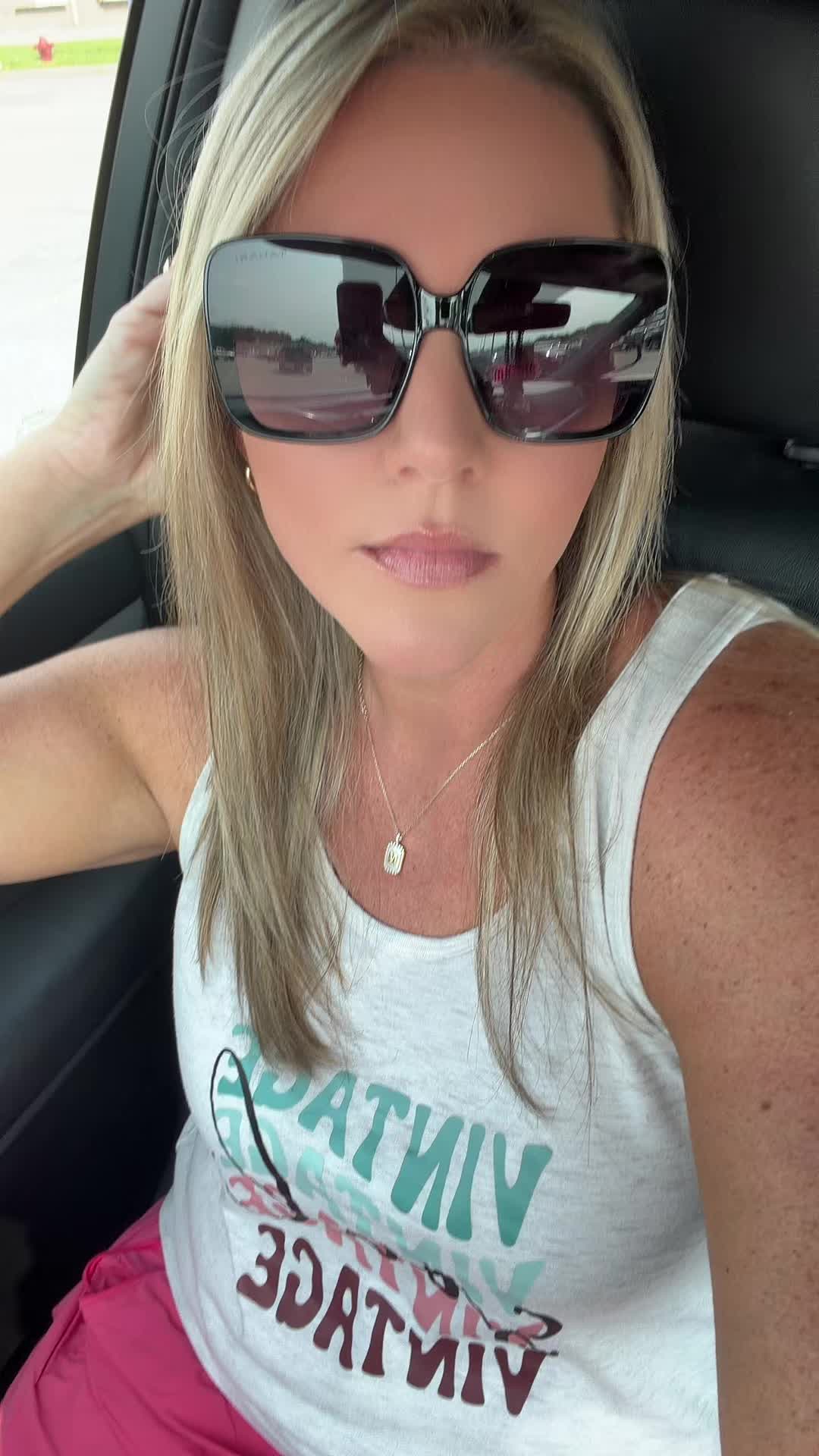 @SelfieQueen57👑