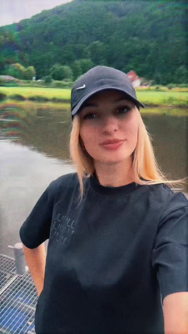@Anya Godonoaga