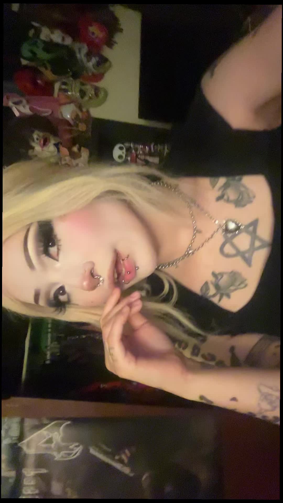 @CuteHorror