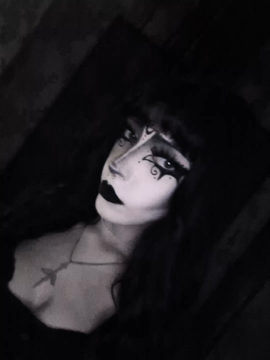 @*✧+*.𝐸𝑚𝑦.*+✧*