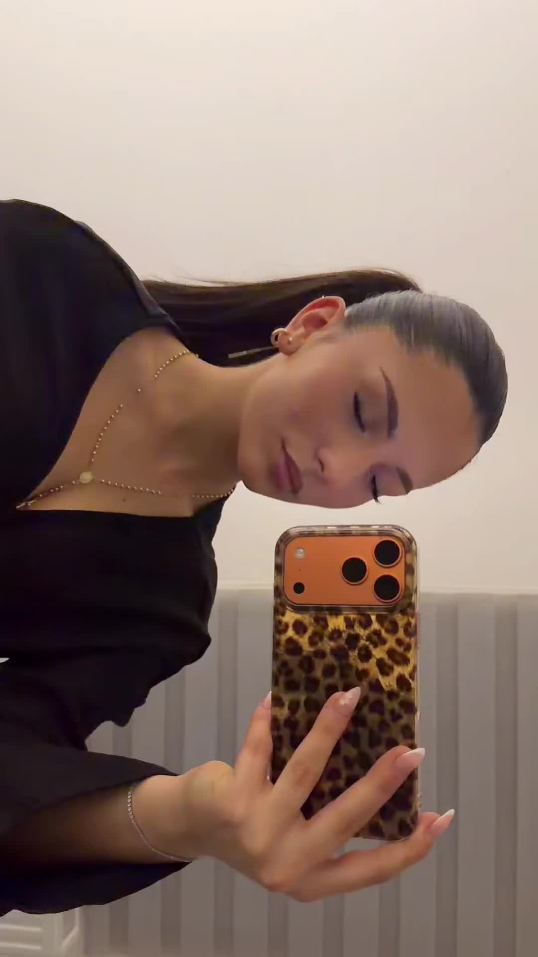 @ᵛ
