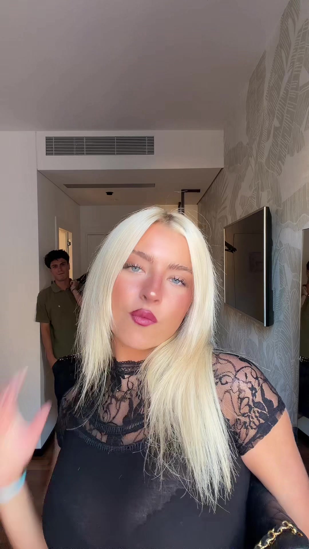 @lolapolicand___