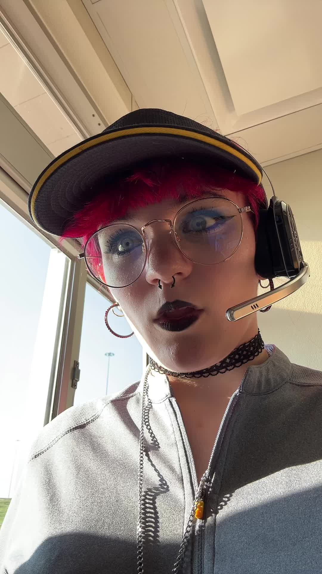 @𝒜𝓈𝒽 (^-^)