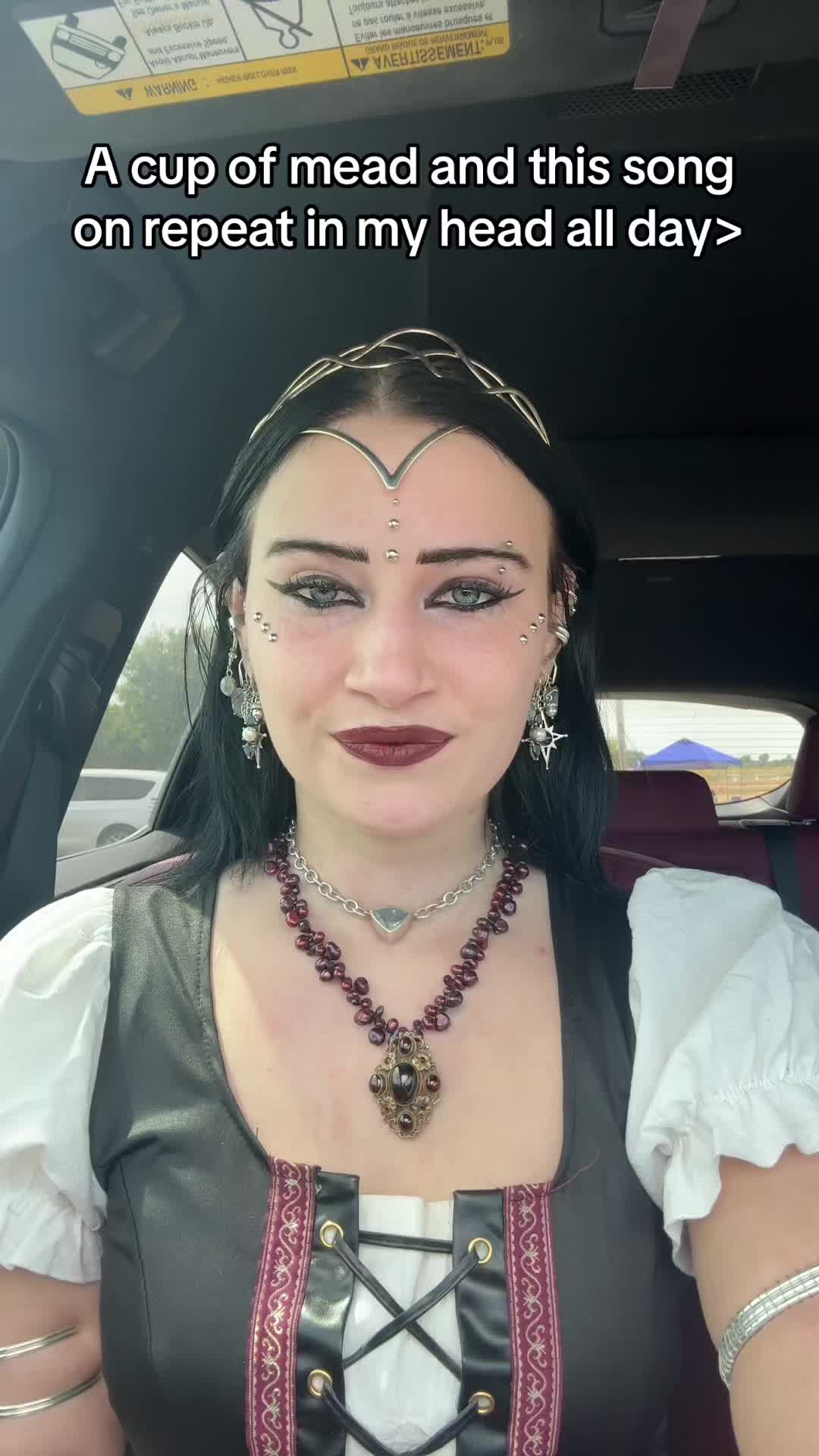 @🔮Claire Cleveland🔮