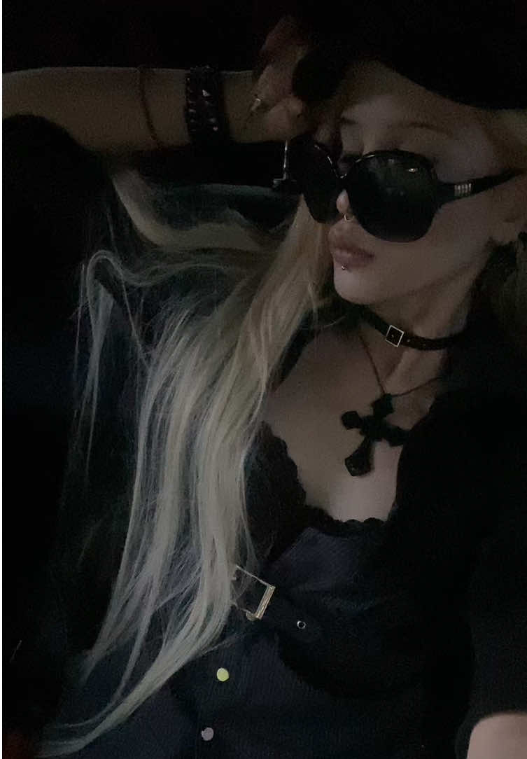 @damnwitchq