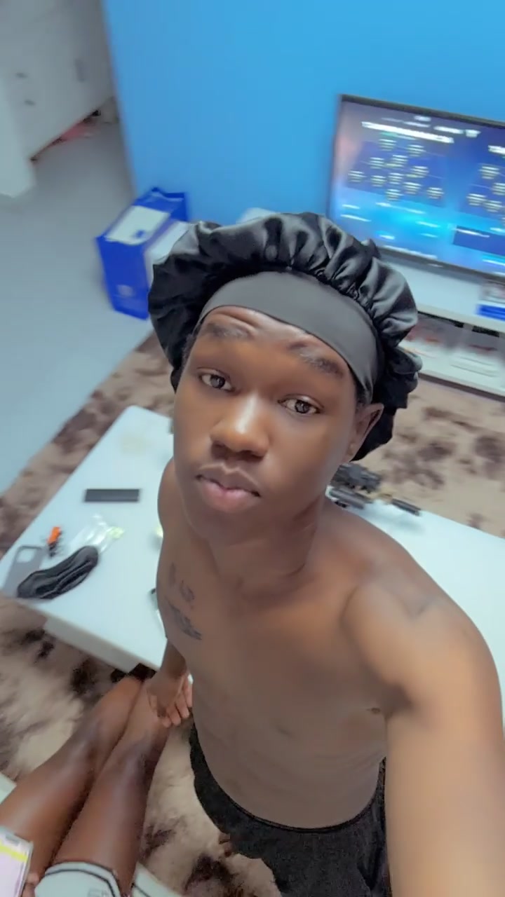 @VICTOR FOX🦊🇺🇬🇯🇲