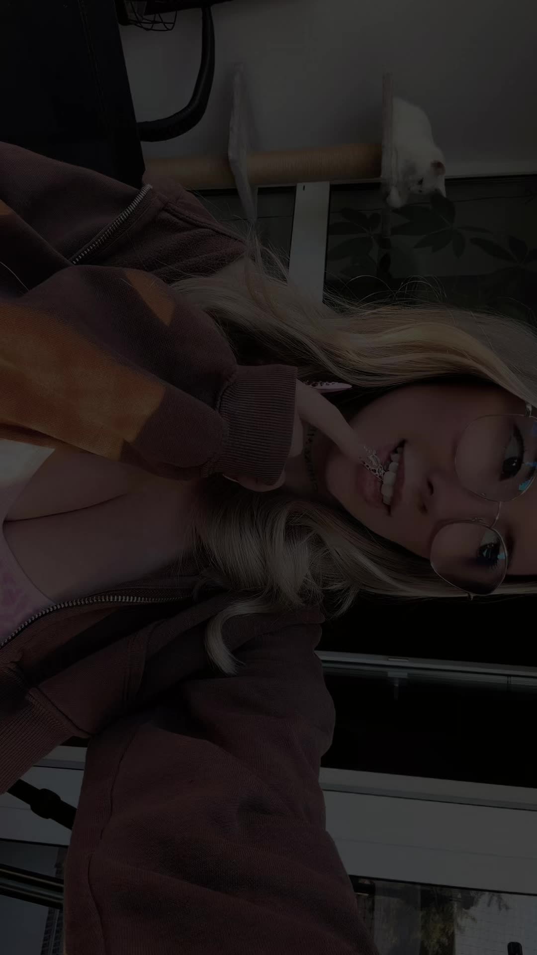 @ghostfacedoll_