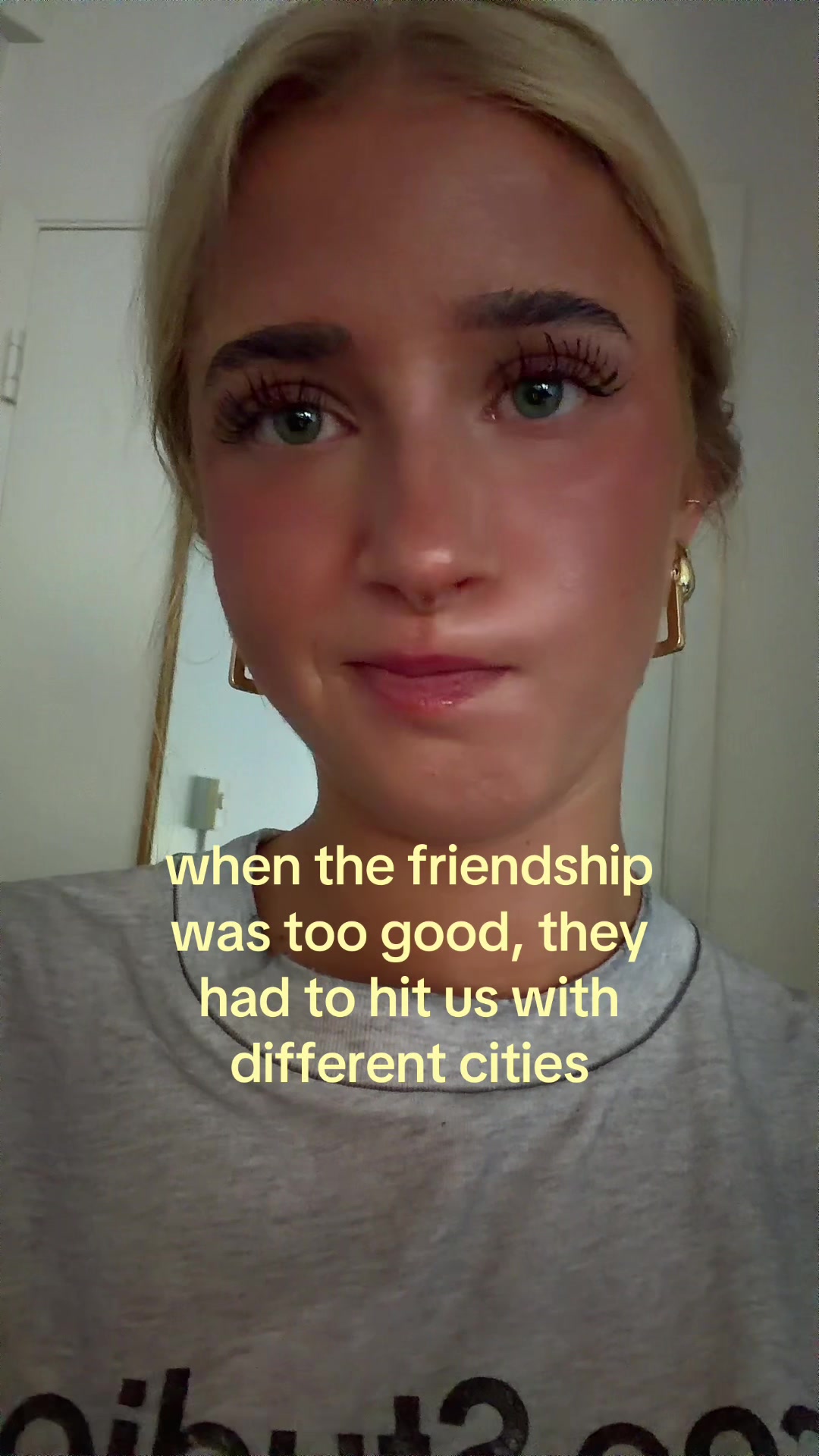 @theelliebarker