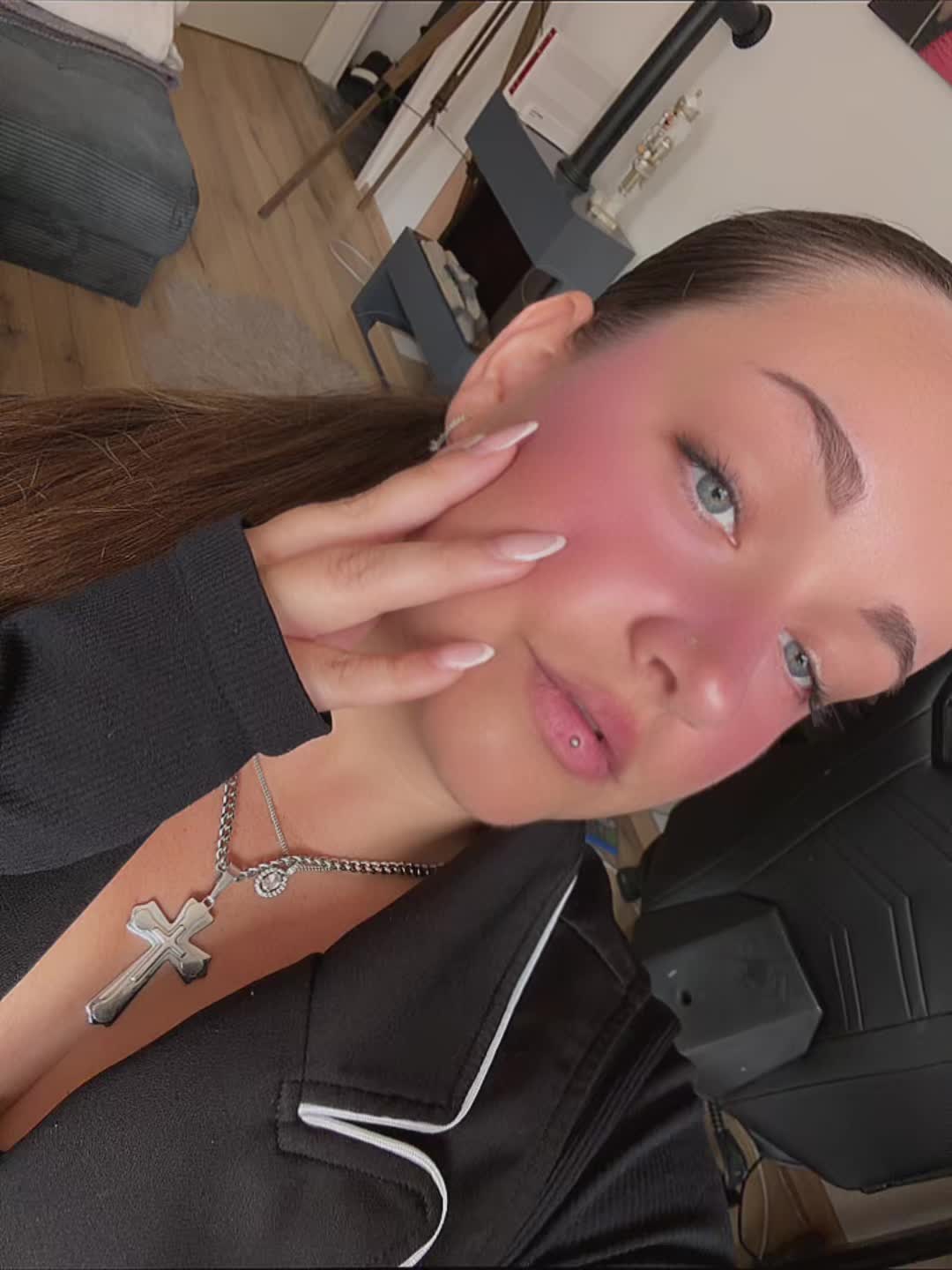 @Seline