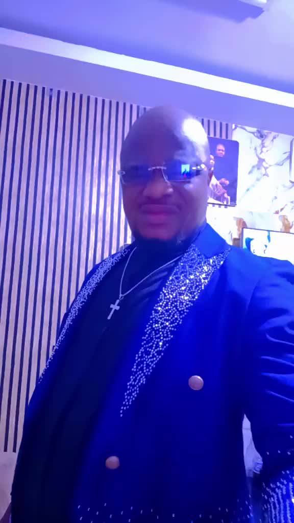 @CHANTRE MONNA VOICE