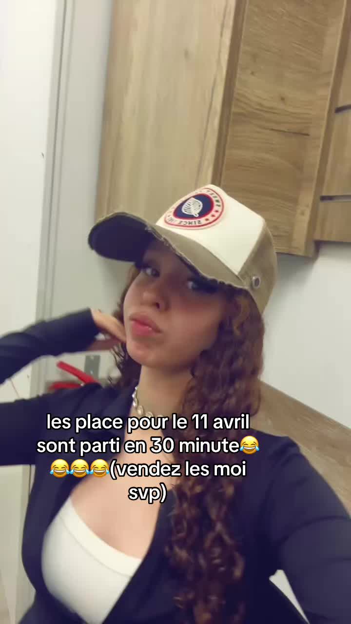 @𝐚𝐳𝐫𝐚