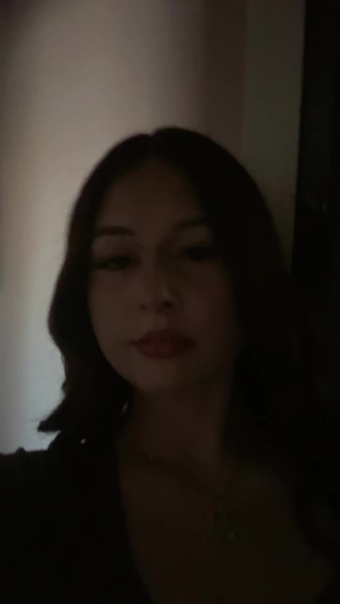 @•