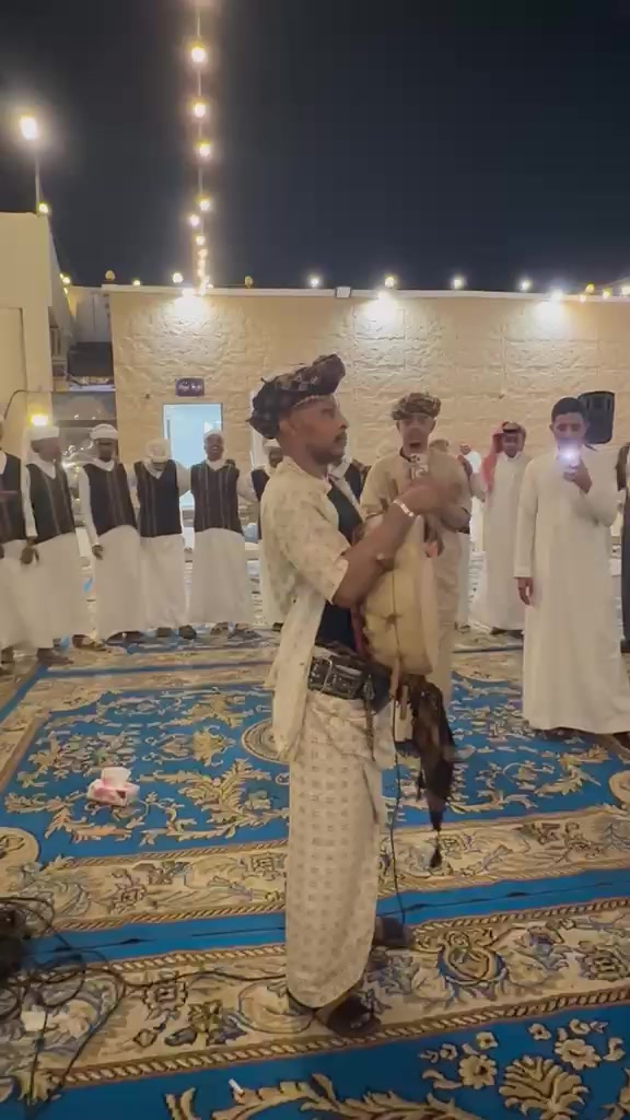 @ڤرقة آخوإن عـآيٌـل🤍🌼.