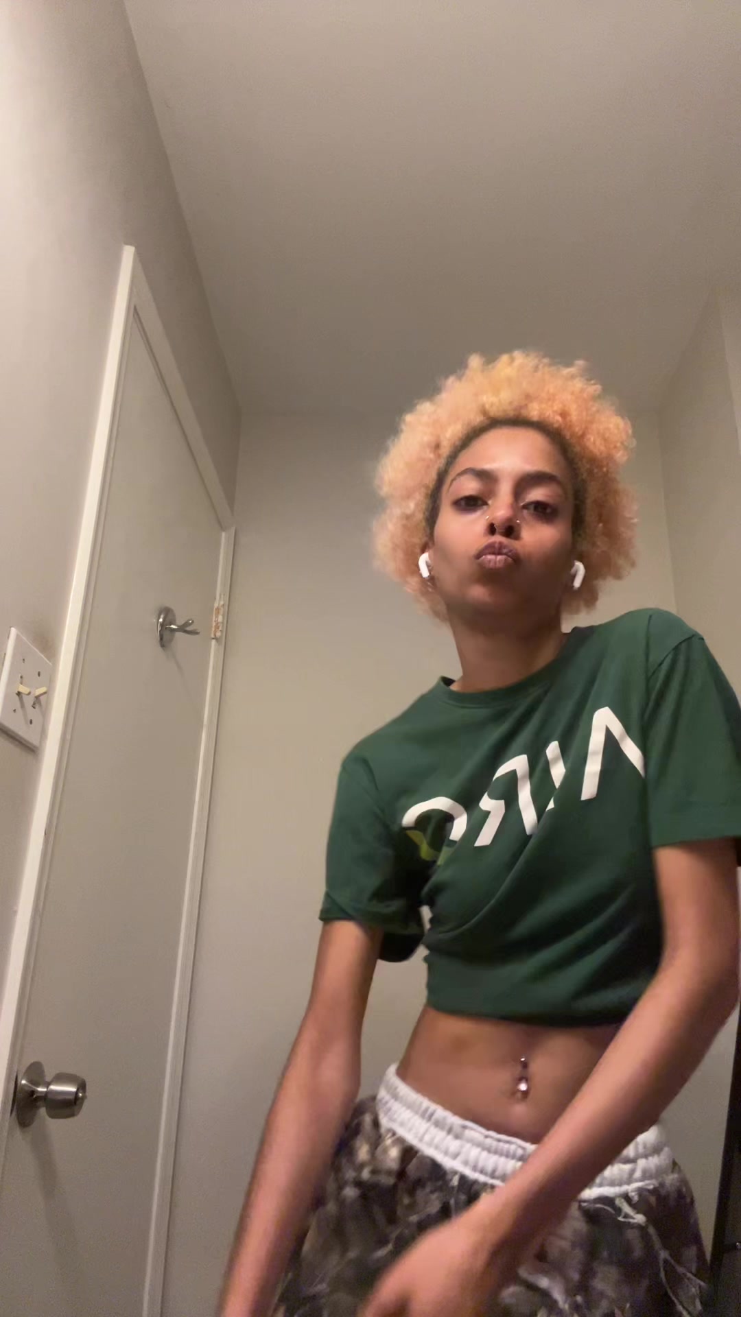 @nosmilingnini