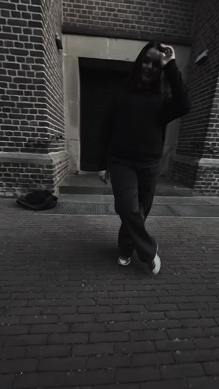 @𝓔𝓵𝓮𝓷𝓪 🖤